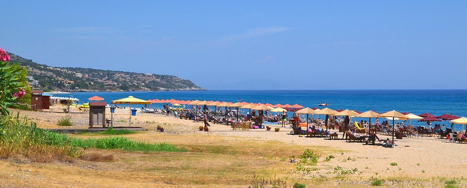 Kefalonia hotels: Skala, 2 bedroom apartments, swimming pool, sea view, bar. Pieno di Luce 