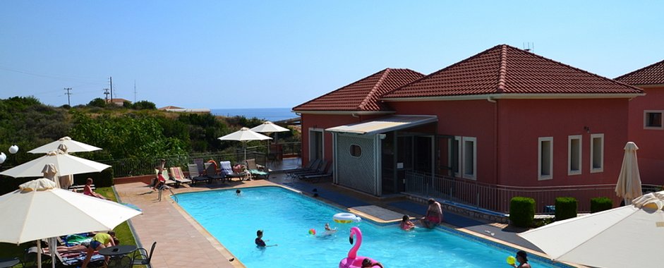 Kefalonia hotels: Skala, 2 bedroom apartments, swimming pool, sea view, bar. Pieno di Luce 