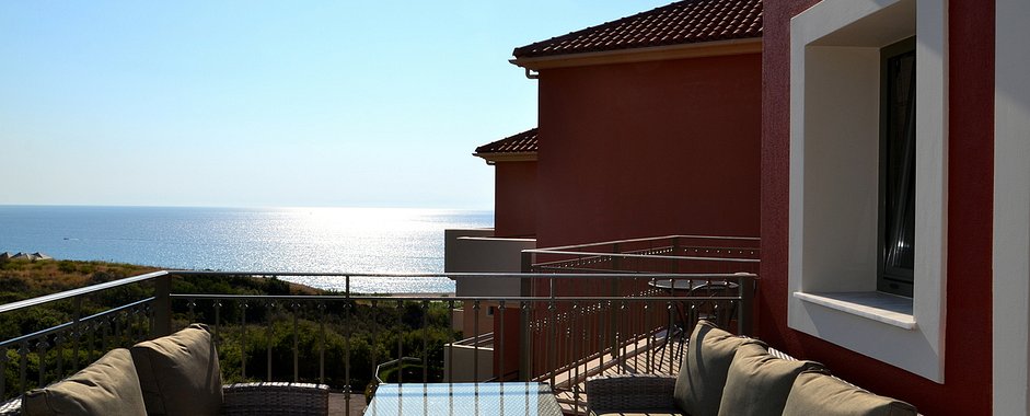 Kefalonia hotels: Skala, 2 bedroom apartments, swimming pool, sea view, bar. Pieno di Luce 