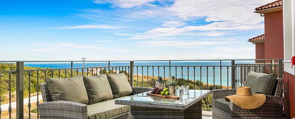 Kefalonia hotels: Skala, 2 bedroom apartments, swimming pool, sea view, bar. Pieno di Luce 